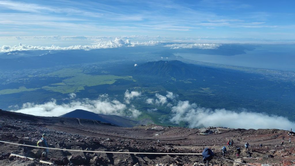 富士山下山中の登山等からの景色。