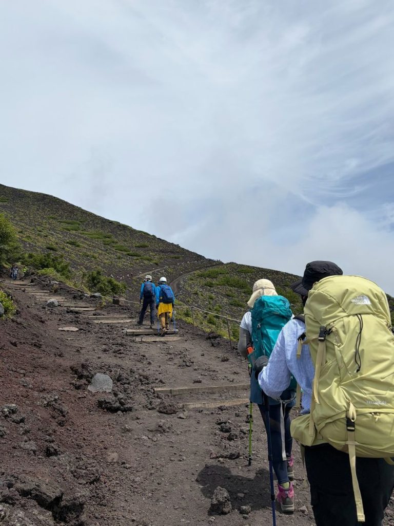 富士山五合目の登山道。